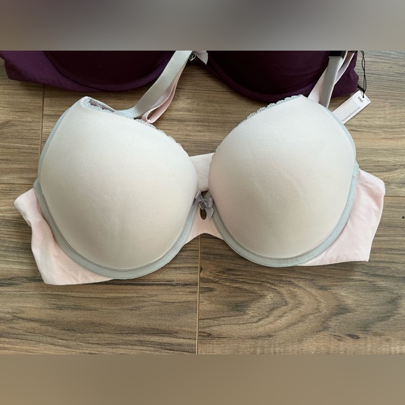 **NWT** Victoria’s Secret Body by Victoria Bra Set of 2 38C - Picture 3 of 8